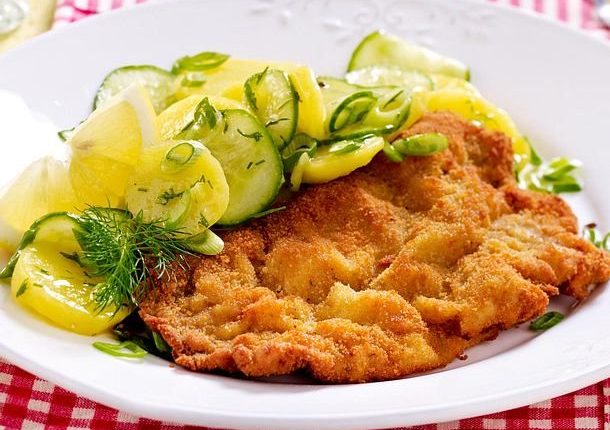 Wiener Schnitzel mit Kartoffel-Gurkensalat Rezept | LECKER - gemischte ...
