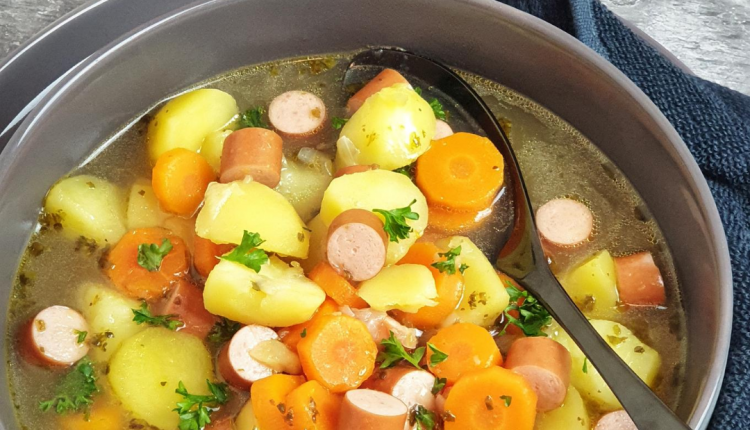 Kartoffel-Möhren-Eintopf mit Würstchen, einfach und lecker, Rezept ...