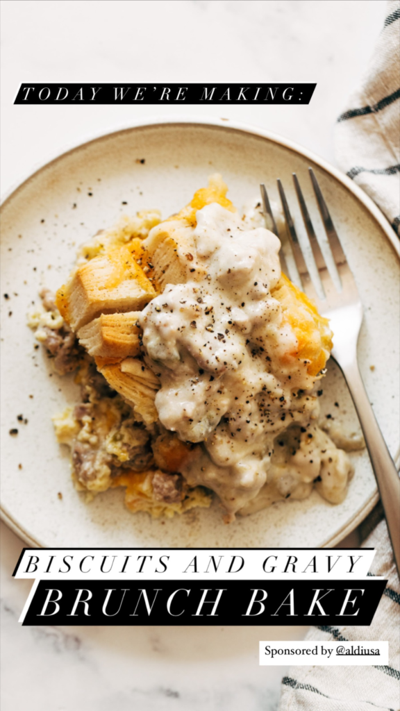 Biscuits and Gravy Egg Bake gemischte Dinge