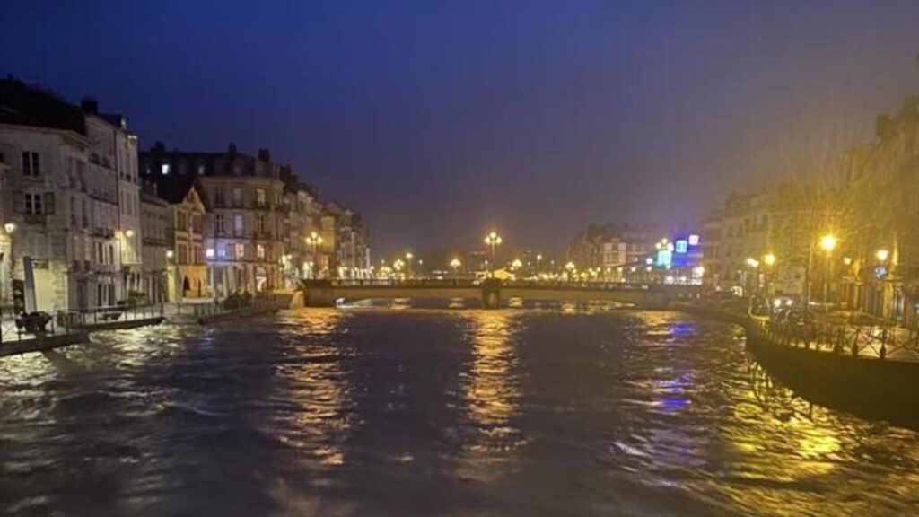 Flut Hat Frankreich Heimgesucht Stra En Wurden Zu Seen XjmXbPVs 1024x576